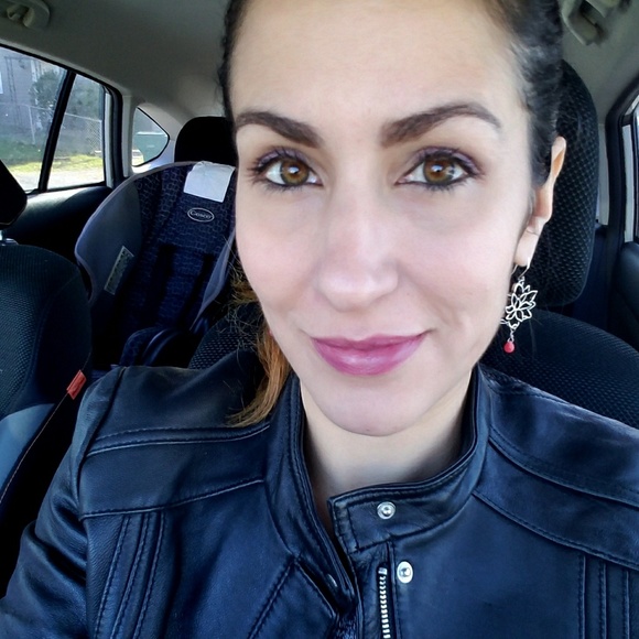 Meet your Posher, Jessica - Picture 1 of 1